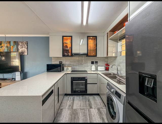 2 BEDROOM TOWNHOUSE FOR SALE IN AMANZIMTOTI